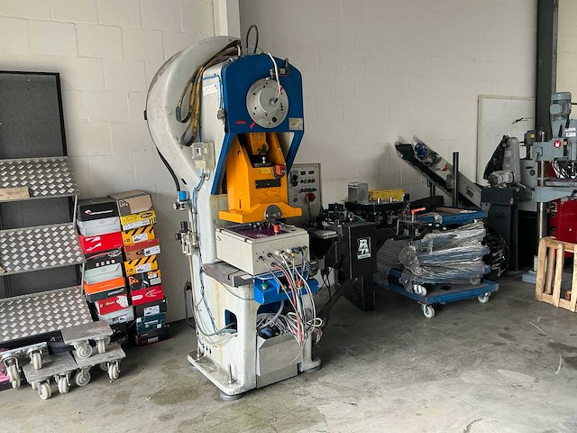 2006 helmerding en 40 excenterpers - afbeelding 1 van  11