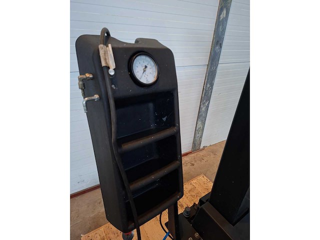 2006 hofmann monty 3550 gp banden de-en montageapparaat - afbeelding 7 van  9