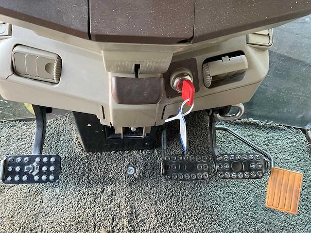 2006 john deere 6820 vierwielaangedreven landbouwtractor - afbeelding 8 van  28