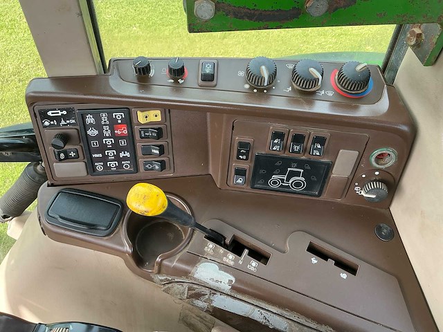 2006 john deere 6820 vierwielaangedreven landbouwtractor - afbeelding 21 van  31