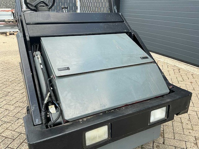 2006 karcher powerbosch sw6 zelfrijdende veegmachine - afbeelding 7 van  31