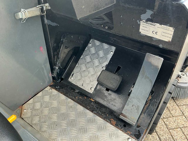 2006 karcher powerbosch sw6 zelfrijdende veegmachine - afbeelding 8 van  31