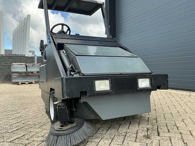 2006 karcher powerbosch sw6 zelfrijdende veegmachine - afbeelding 26 van  31