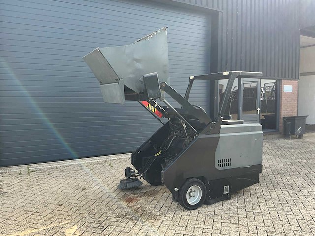 2006 karcher powerbosch sw6 zelfrijdende veegmachine - afbeelding 29 van  31