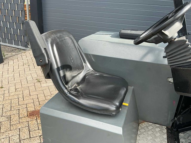 2006 karcher powerbosch sw6 zelfrijdende veegmachine - afbeelding 4 van  25