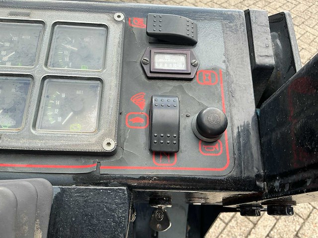 2006 karcher powerbosch sw6 zelfrijdende veegmachine - afbeelding 9 van  25