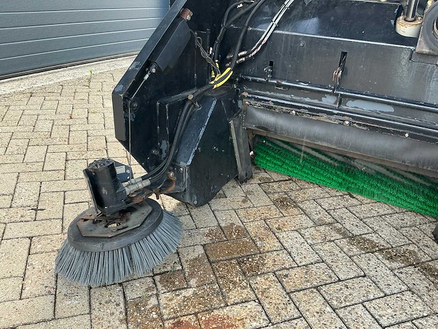 2006 karcher powerbosch sw6 zelfrijdende veegmachine - afbeelding 17 van  25