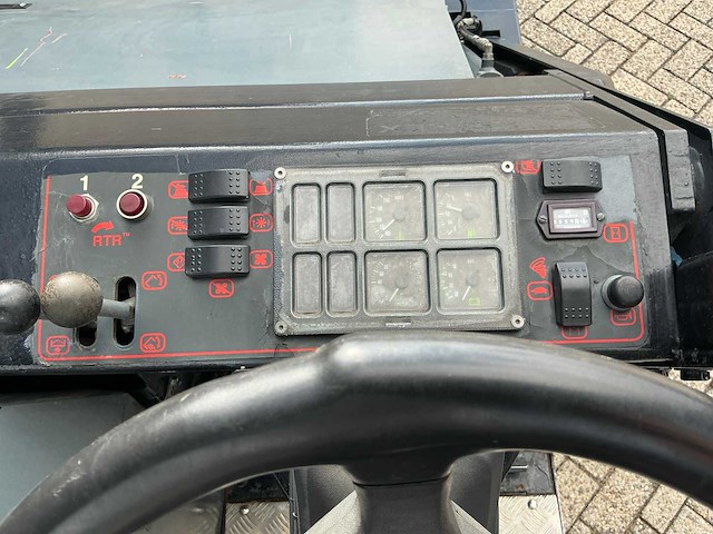 2006 karcher powerbosch sw6 zelfrijdende veegmachine - afbeelding 9 van  31