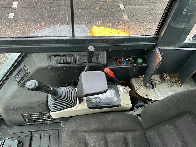 2006 komatsu pc35mr-2 midigraafmachine - afbeelding 16 van  31