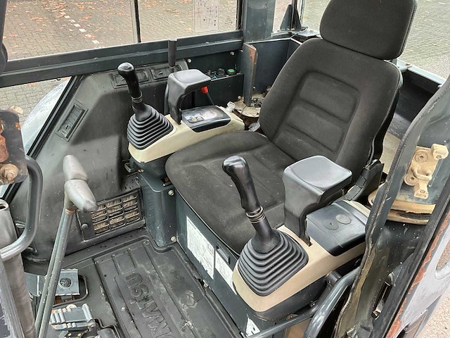 2006 komatsu pc35mr-2 midigraafmachine - afbeelding 18 van  31