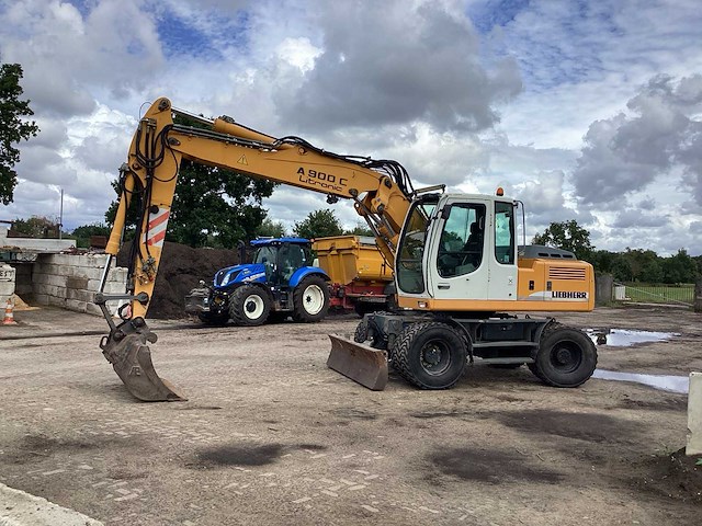 2006 liebherr a 900 c banden graafmachine - afbeelding 1 van  36