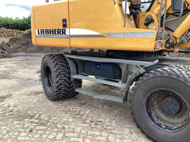 2006 liebherr a 900 c banden graafmachine - afbeelding 18 van  36