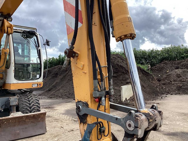 2006 liebherr a 900 c banden graafmachine - afbeelding 28 van  36
