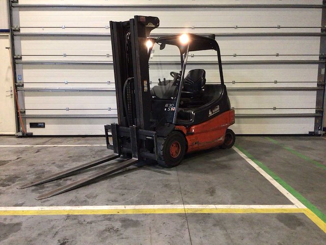 2006 linde e30/03 vorkheftruck - afbeelding 1 van  14