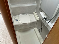 2006 lmc 560 p1 toercaravan, met mover, thule omnistor luifel en walker esprit voortent - afbeelding 1 van  21
