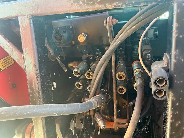 2006 massey ferguson 5455 vierwielaangedreven landbouwtractor met mh planter - afbeelding 3 van  35