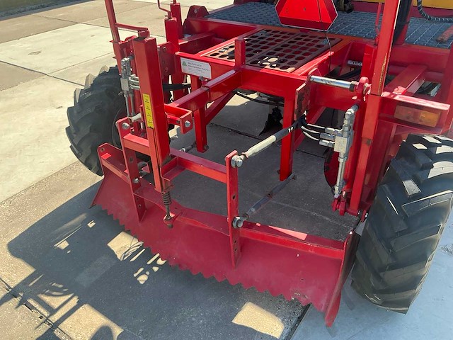 2006 massey ferguson 5455 vierwielaangedreven landbouwtractor met mh planter - afbeelding 43 van  51