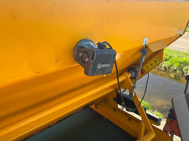 2006 massey ferguson 5455 vierwielaangedreven landbouwtractor met mh planter - afbeelding 12 van  35