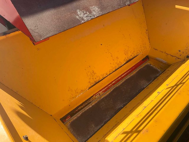 2006 massey ferguson 5455 vierwielaangedreven landbouwtractor met mh planter - afbeelding 14 van  35