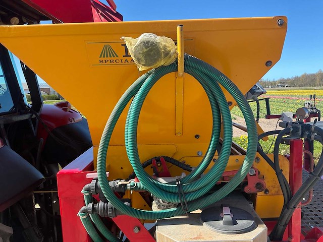 2006 massey ferguson 5455 vierwielaangedreven landbouwtractor met mh planter - afbeelding 16 van  35