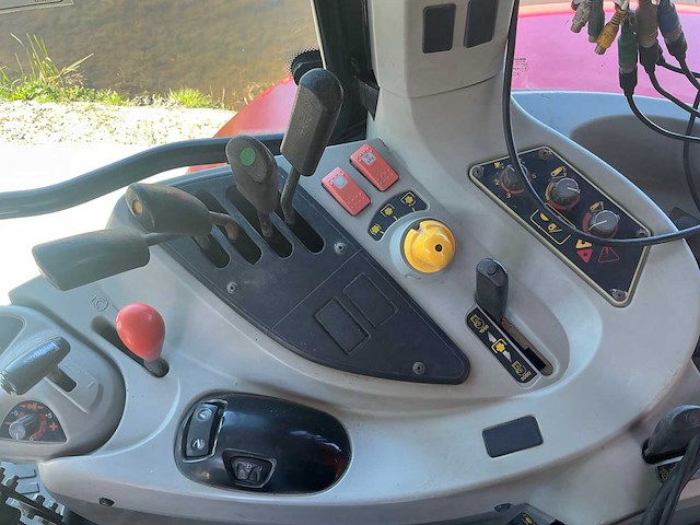 2006 massey ferguson 5455 vierwielaangedreven landbouwtractor met mh planter - afbeelding 26 van  35