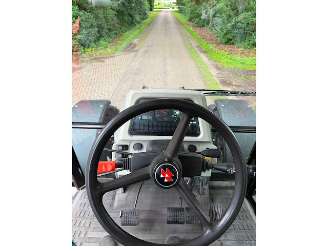 2006 massey ferguson 5455 vierwielaangedreven landbouwtractor - afbeelding 11 van  11
