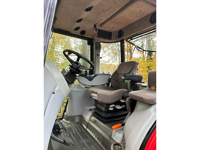 2006 massey ferguson 6480 dyna 6 vierwielaangedreven landbouwtractor - afbeelding 8 van  11