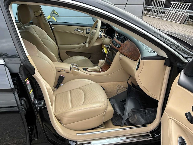 2006 mercedes-benz cls-klasse amg 63 personenauto - afbeelding 7 van  22