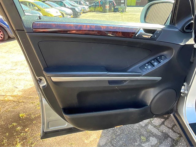 2006 mercedes-benz m-klasse 350 personenauto - afbeelding 13 van  32