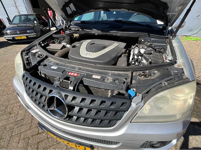 2006 mercedes-benz m-klasse 350 personenauto - afbeelding 16 van  32
