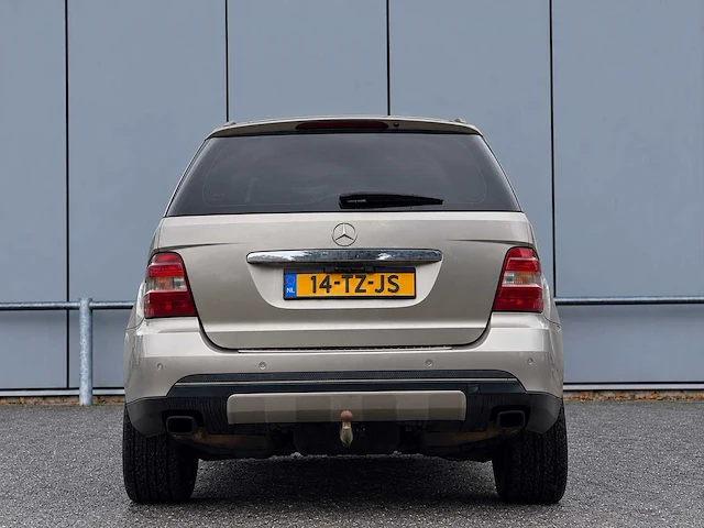2006 mercedes-benz m-klasse 350 personenauto - afbeelding 13 van  17