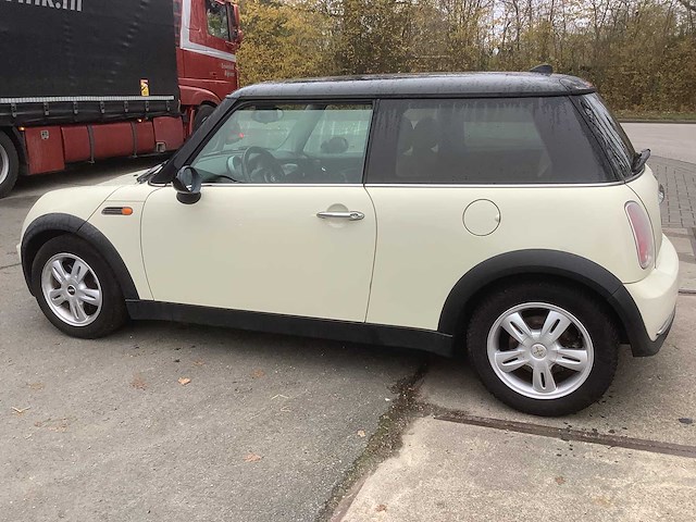 2006 mini 1.6 cooper - personenauto - afbeelding 9 van  13