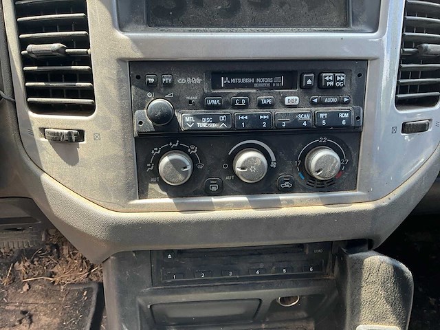 2006 mitsubishi pajero 3.2 di-d glx lb sw bedrijfswagen - afbeelding 8 van  34