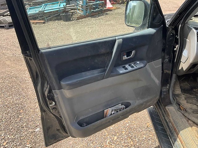 2006 mitsubishi pajero 3.2 di-d glx lb sw bedrijfswagen - afbeelding 30 van  34