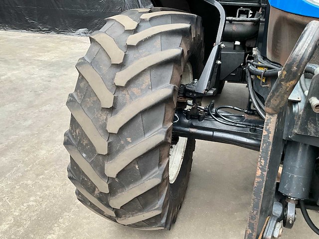 2006 new holland t6020 plus vierwielaangedreven landbouwtractor - afbeelding 1 van  8
