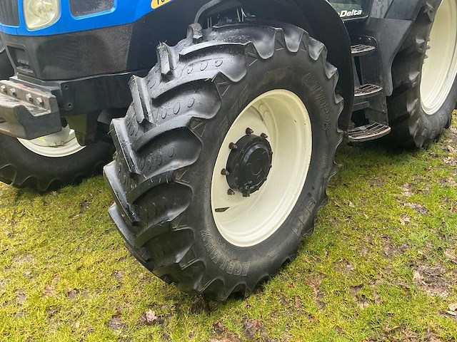 2006 new holland t6020 vierwielaangedreven landbouwtractor tst-60-l - afbeelding 7 van  46