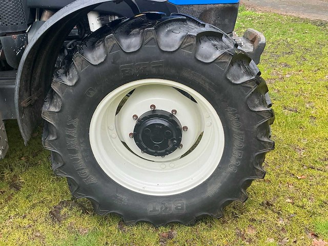 2006 new holland t6020 vierwielaangedreven landbouwtractor tst-60-l - afbeelding 8 van  46