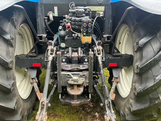 2006 new holland t6020 vierwielaangedreven landbouwtractor tst-60-l - afbeelding 12 van  46