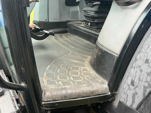 2006 new holland t6020 vierwielaangedreven landbouwtractor tst-60-l - afbeelding 23 van  46