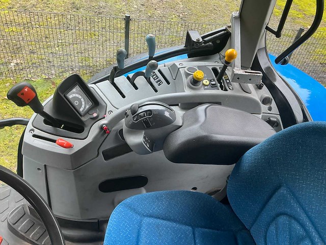 2006 new holland t6020 vierwielaangedreven landbouwtractor tst-60-l - afbeelding 42 van  46