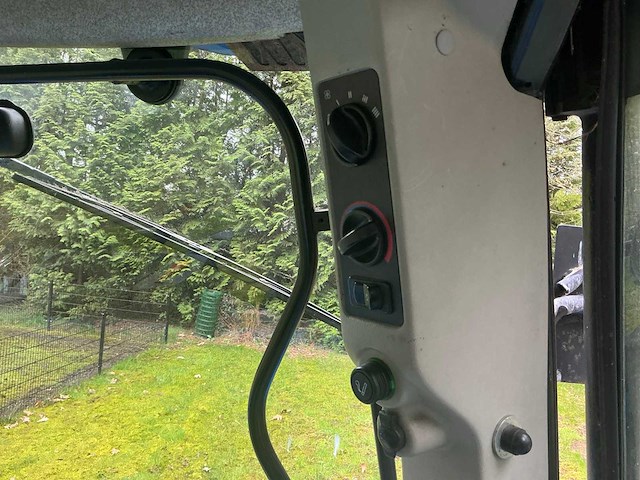 2006 new holland t6020 vierwielaangedreven landbouwtractor tst-60-l - afbeelding 26 van  46