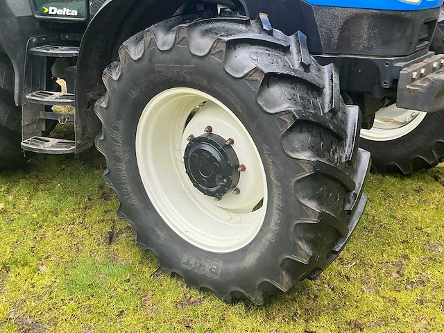 2006 new holland t6020 vierwielaangedreven landbouwtractor - afbeelding 6 van  43
