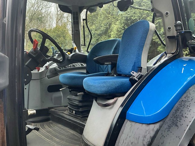 2006 new holland t6020 vierwielaangedreven landbouwtractor - afbeelding 19 van  43