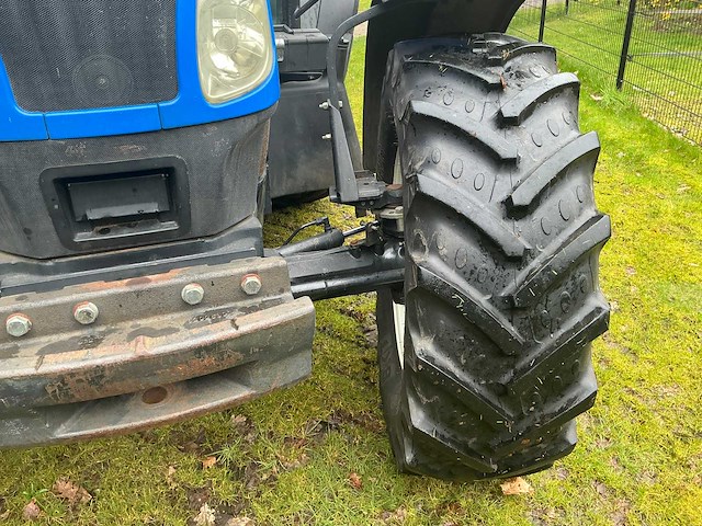 2006 new holland t6020 vierwielaangedreven landbouwtractor - afbeelding 33 van  43