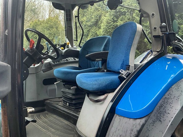 2006 new holland t6020 vierwielaangedreven landbouwtractor - afbeelding 22 van  33