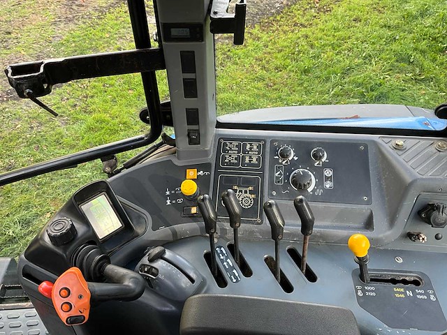 2006 new holland tm140 vierwielaangedreven landbouwtractor - afbeelding 34 van  40