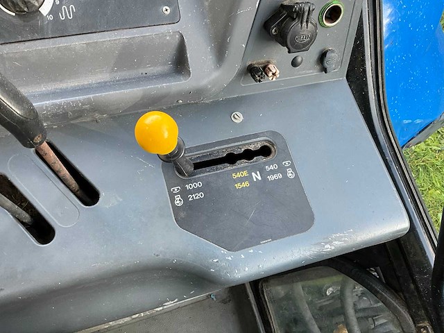 2006 new holland tm140 vierwielaangedreven landbouwtractor - afbeelding 38 van  40