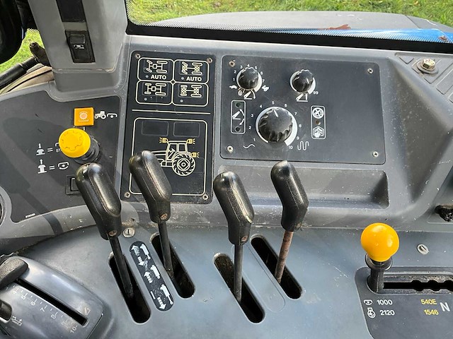 2006 new holland tm140 vierwielaangedreven landbouwtractor - afbeelding 35 van  37