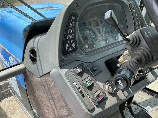 2006 new holland tvt 155 vierwielaangedreven landbouwtractor - afbeelding 21 van  32