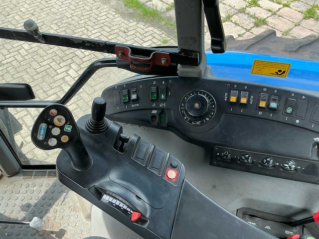 2006 new holland tvt 155 vierwielaangedreven landbouwtractor - afbeelding 22 van  32